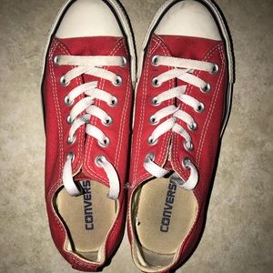 Red converse !! ❣️